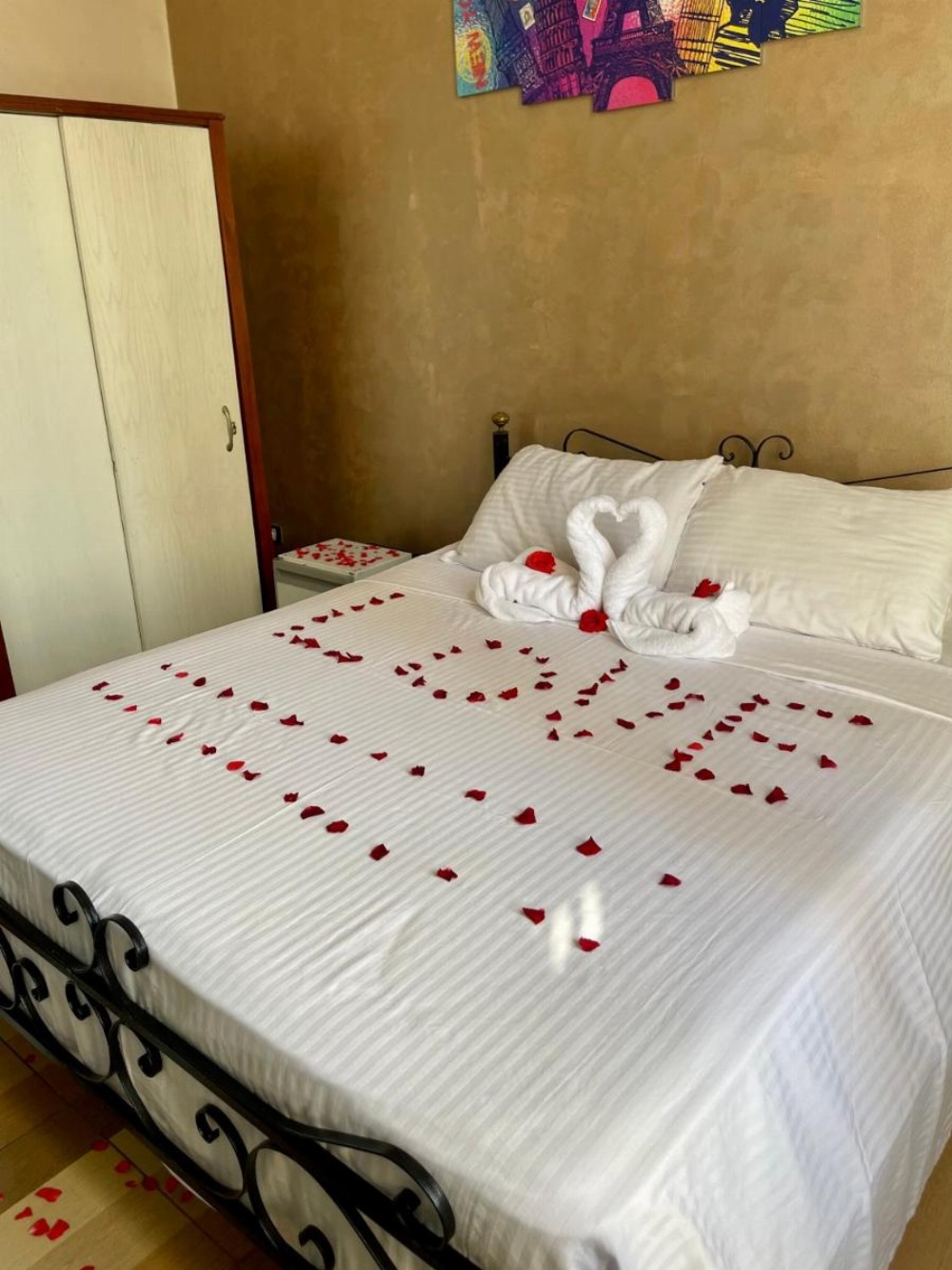 Room image 4
